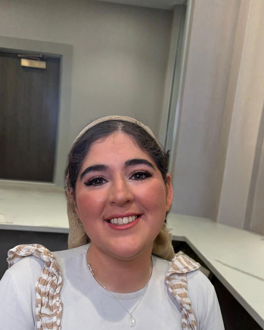 Natural makeup with a soft shimmer eye